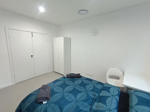 Ένα ή περισσότερα κρεβάτια σε δωμάτιο στο Cozy Double Room in Modern House - NR6