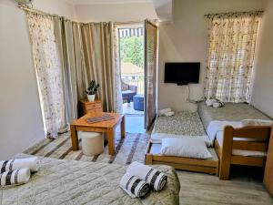Postel nebo postele na pokoji v ubytování Guest House Konak Iris