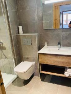 Ένα μπάνιο στο Apartment Okami
