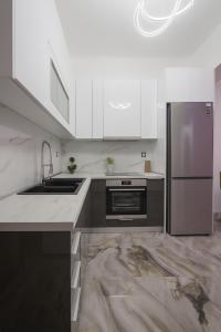 Kuchyň nebo kuchyňský kout v ubytování Thessaloniki Luxe Suite, Achilles' Private Getaway