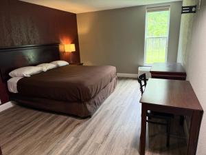 Ένα ή περισσότερα κρεβάτια σε δωμάτιο στο Fieldstone Apartments & Studios