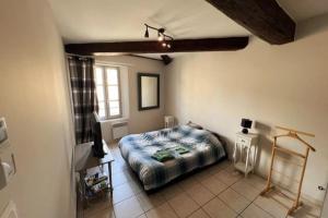 Postel nebo postele na pokoji v ubytování Coeur de village - Villeneuve Les Avignon