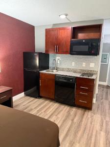 Η κουζίνα ή μικρή κουζίνα στο Fieldstone Apartments & Studios