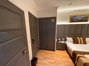 A bed or beds in a room at Blue Istanbul Hotel Taksim