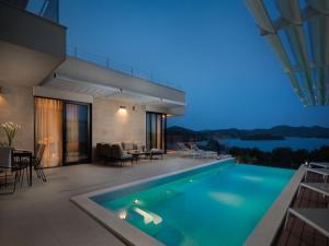 Πισίνα στο ή κοντά στο Magnificent Murter Villa Villa Royal 4 Bedrooms Sea Views & Private Pool +32 φωτογραφίες