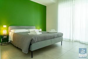 Postel nebo postele na pokoji v ubytování Villa Mediterranea Apartments - Seaview, Pool & Garden