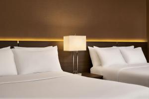 Letto o letti in una camera di Varscona Hotel on Whyte