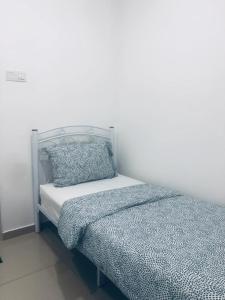 Ένα ή περισσότερα κρεβάτια σε δωμάτιο στο Lush Homes at i-City - WiFi Smart TV and 1 Carpark