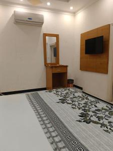 Μια τηλεόραση ή/και κέντρο ψυχαγωγίας στο Luxury Hotel Karachi