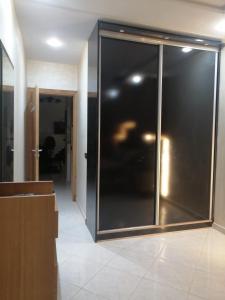 a large glass door in a room at ميرمار in Tétouan