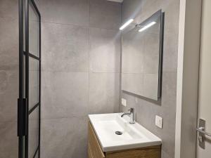 a bathroom with a white sink and a shower at Vakantiehuis Domburg DO60 in Domburg +19 photos