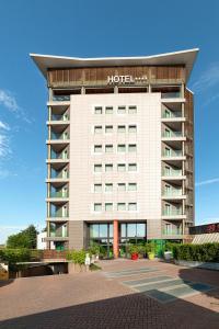 a building with a hotel on top of it at Phi Hotel Milano in Baranzate