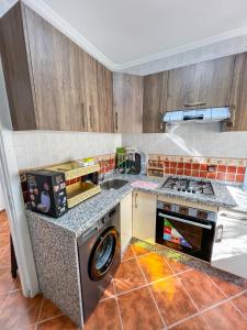 a kitchen with a washer and dryer in it at Appart-hôtel Costa Azul - Solarium in Oued Laou