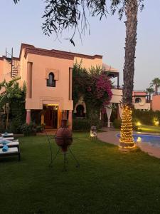 Κήπος έξω από το Villa Aalama