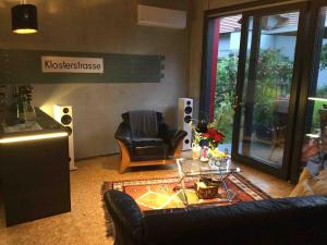 a living room with a couch and a chair at Tinyhaus in Woltersdorf