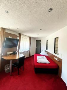 Postel nebo postele na pokoji v ubytování Hotel Wasserfall + 11 fotografií