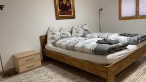 Postel nebo postele na pokoji v ubytování Ferienwohnung Slavica Dorfstrasse 94 Randa