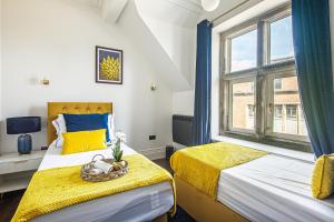 a bedroom with two beds and a window at Spacious High End 3-Bedroom Apartment Sleeps 6 in Midland