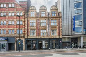 a large brick building on a city street at Spacious High End 3-Bedroom Apartment Sleeps 6 in Midland