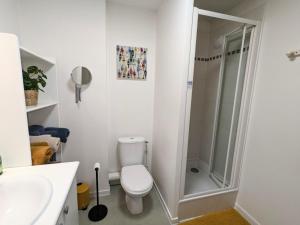 Photo de la galerie de l'établissement T2 en rez-de-jardin proche Vannes - Parking - Calme, à Ploeren 17 autres photos