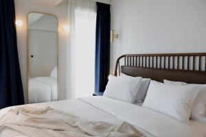 Rúm í herbergi á Gatsby Athens