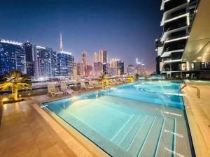 Πισίνα στο ή κοντά στο High Class 1bhk Business bay Marasi Drive Dubai