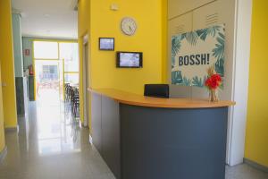 TV a/nebo společenská místnost v ubytování Hotel Blauet by Bossh! Hotels