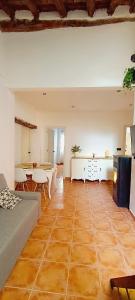 a living room with a couch and a table at Casa Ariadna in Bocairent