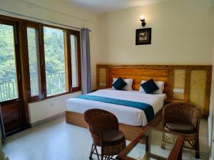 Postel nebo postele na pokoji v ubytování Harela Inn + 86 fotografií