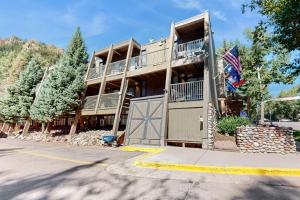 an apartment building with a gate and an american flag at Aspen Mountain Lodge in Aspen