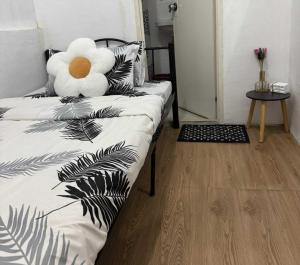 a black and white bed with a teddy bear on it at OYO 1155 Carnivale Inn in Manila +21 photos