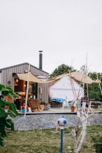 Bazén v ubytování nádech - glamping na statku nebo v jeho okolí + 96 fotografií