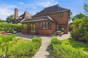 Κήπος έξω από το 3 beds Luxury Family Home with Self-Check in & Direct Train to London