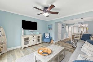 TV/trung tâm giải trí tại Forest Beach Villa - 2 BDR for 6 +21 ảnh