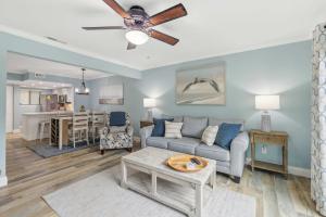 Khu vực ghế ngồi tại Forest Beach Villa - 2 BDR for 6