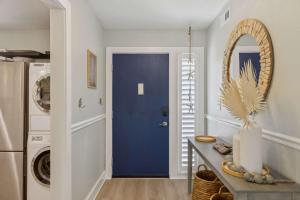 Φωτογραφία από το άλμπουμ του Condo for 6 with Resort Amenities & Walk to Beach σε Hilton Head Island