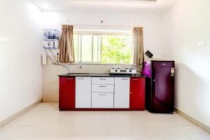 Kuchyň nebo kuchyňský kout v ubytování Elegant 4Bhk Stay With Pool Near Beaches 2BHKX2
