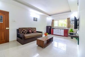 Posezení v ubytování Elegant 4Bhk Stay With Pool Near Beaches 2BHKX2