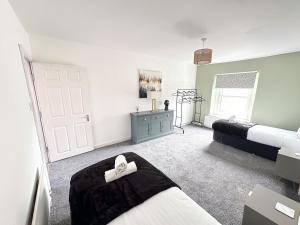 Ένα ή περισσότερα κρεβάτια σε δωμάτιο στο Modern 2-4 Beds - Contractors