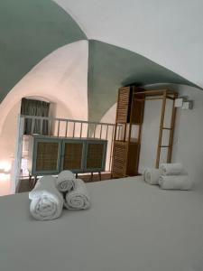 a bedroom with a bed with towels on it at Casa mia MadamA in Gaeta