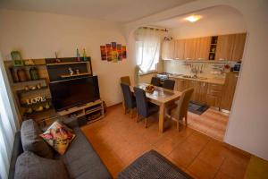 Kuchnia lub aneks kuchenny w obiekcie Apartment in Banjol - Insel Rab 26609