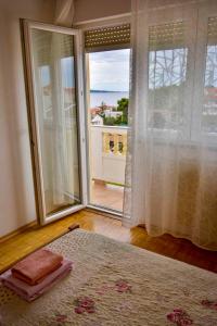 Łóżko lub łóżka w pokoju w obiekcie Apartment in Banjol - Insel Rab 26609