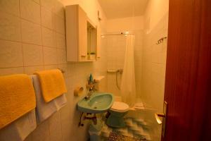 Łazienka w obiekcie Apartment in Banjol - Insel Rab 26609