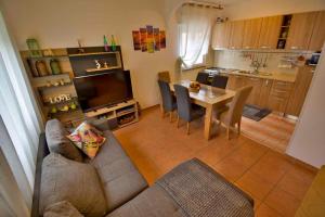 Kuchnia lub aneks kuchenny w obiekcie Apartment in Banjol - Insel Rab 26609