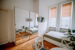 Ένα ή περισσότερα κρεβάτια σε δωμάτιο στο Photo and video Old factory view +2 φωτογραφίες