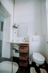 Ένα μπάνιο στο Photo and video Old factory view