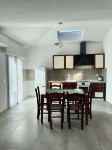 a kitchen with a dining room table and chairs at Appartamento Mare e Relax in Bellaria-Igea Marina