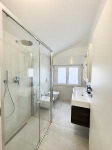 a bathroom with a shower and a sink and a toilet at Appartamento Mare e Relax in Bellaria-Igea Marina