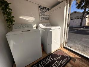 Φωτογραφία από το άλμπουμ του 2q Beds Studio Wshared Pool 12 σε Clearwater