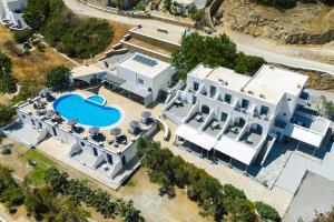 Bazén v ubytování Holidays In Ios nebo v jeho okolí